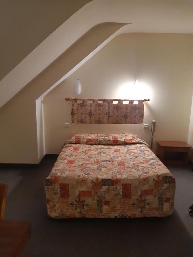 Hotel Les Forges Noyal-sur-Vilaine Экстерьер фото
