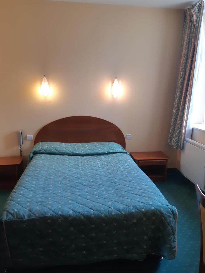 Hotel Les Forges Noyal-sur-Vilaine Экстерьер фото
